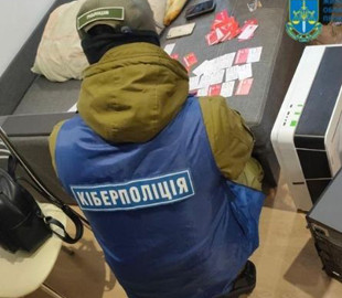 У Малині викрито хакерів, які ошукали щонайменше 500 жителів України