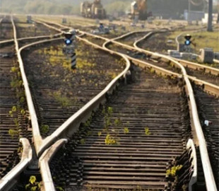 В Одесі засудили двох хлопців і дівчину, які влаштовували підпали на залізниці