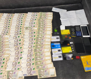 Кіберполіцейські викрили групу зловмисників, які ошукали громадян на понад 1 мільйон гривень