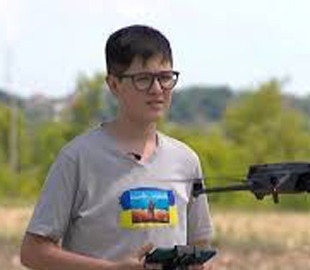 Школярів 10-11 класів навчатимуть керувати дронами, орієнтуватися на місцевості й стріляти