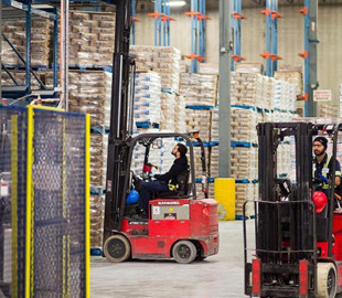 Канаде в этом году грозит нехватка складских помещений из-за бума электронной торговли