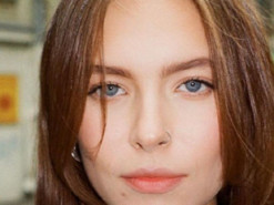 19-річна донька Олени Кравець замилувала вродою на вулицях Києва