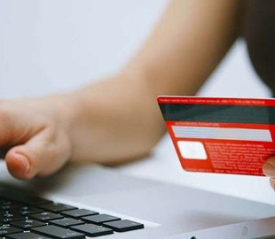 Псевдопокупець ошукав чернівчанку та зняв з її картки 70 тис. грн