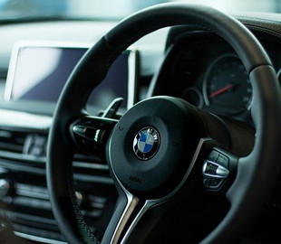 BMW готовит приложение для Apple Watch для управления электромобилями