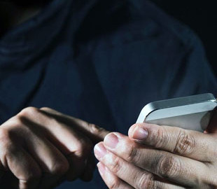 Шахраї створили фейкову сторінку священника з Херсона та вимагали гроші у людей