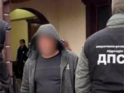 В Україні затримали зловмисників, які в інтернеті шукали "клієнтів" для переходу за кордон