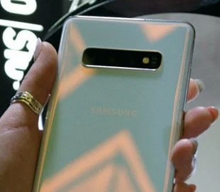 Массовая проблема со смартфонами Samsung: дисплеи внезапно позеленели