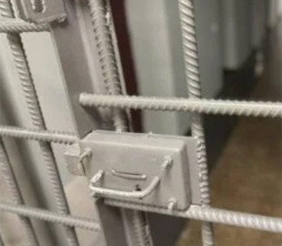 У Києві на 5 років увʼязнили підпалювачку машини військовослужбовця