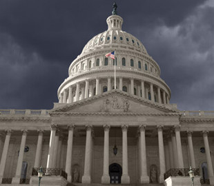 Невідомий чоловік протаранив автомобілем огорожу біля Капітолію та застрелився