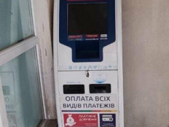 Представились сотрудниками сервисного обслуживания: в Запорожье двое мужчин украли деньги из платежного терминала
