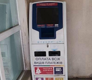 Представились сотрудниками сервисного обслуживания: в Запорожье двое мужчин украли деньги из платежного терминала
