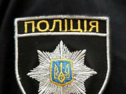 Поліцейські викрили дівчину, яка створювала фейкові сторінки магазинів одягу та брала з покупців передплату