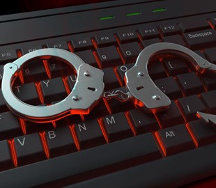 Киберполиция рассказала о фальшивом сайте земельного кадастра при помощи компьютера с неактивированным Windows