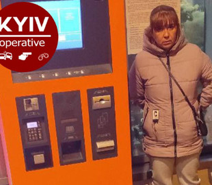 В Киеве с поличным поймали очередную уличную воровку, которая украла телефон у девочки-подростка