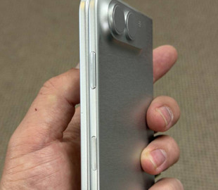 Макети показали перший складаний iPhone з новим дизайном кнопок