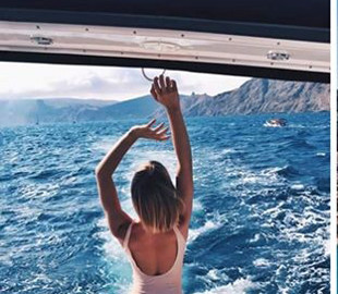 В Киеве на встрече российского блогера произошла потасовка. Активистов задержали