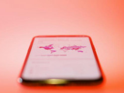 Как власти разных стран при помощи телефона отслеживают людей на домашнем карантине