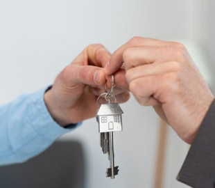 Шахрай, який здавав неіснуючі квартири, проведе за ґратами понад 6 років