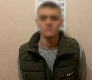 Чоловік знайшов загублений жінкою телефон та перерахував собі з нього 30 тисяч гривень