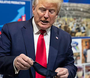 Трамп обвинил ведущие соцсети в поддержке демократов