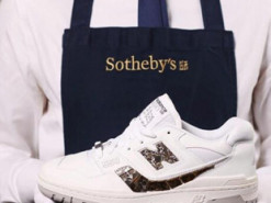 Netflix и New Balance выпустили кроссовки с осколками метеорита