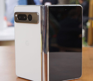 В мережу потрапило перше живе фото Google Pixel Fold 2