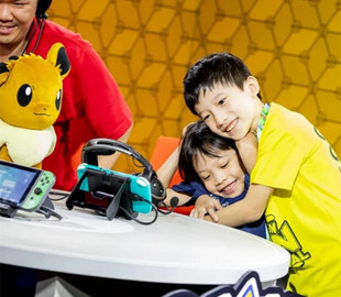 Семилетняя девочка победила на международных соревнованиях в игре Pokemon