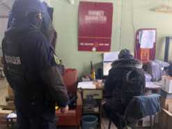 Продавали поддельный элитный алкоголь: киберполиция раскрыла схему на 1,6 млн гривен