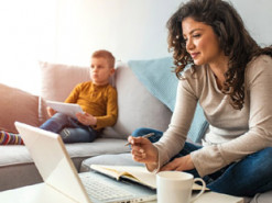 Контроллер QR-кодов и онлайн-няня: какие профессии появились во время пандемии