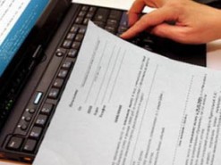 Суд виправдав чиновницю, яка несвоєчасно подала декларацію через відсутність інтернету на роботі