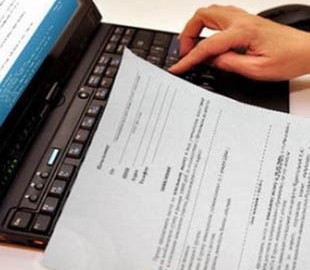 Суд виправдав чиновницю, яка несвоєчасно подала декларацію через відсутність інтернету на роботі