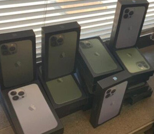 Партія новеньких iPhone на мільйон гривень: на Закарпатті завадили ввезенню контрабанди