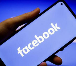 Facebook начинает удалять рекомендации политических групп "для уменьшения напряжения"