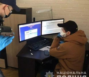 20-річний студент продавав чужі інтернет-аккаунти