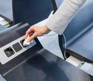 Експерти розповіли чим небезпечна зарядка телефону в аеропорту і як кіберзлочинці можуть вкрасти Ваші дані