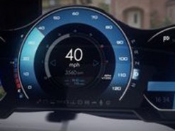 Дисплеи в автомобилях и компьютерах становятся больше