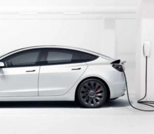 Самые дешевые Tesla Model 3 в Европе продают недалеко от Украины