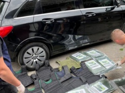 Псевдоволонтер із Житомирщини заробив на небезпечних бронежилетах 800 тисяч - СБУ