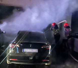 18-річного українця, який підпалив Tesla на замовлення, взяли під варту