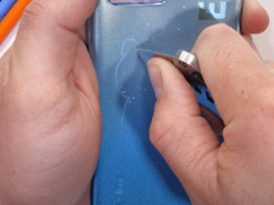 Пластиковый смартфон Realme 8 Pro оказался прочнее металлического Asus ROG Phone 5