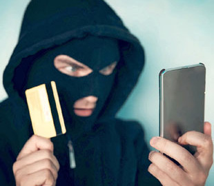 Телефонный разговор с «сотрудником банка» стоил женщине 15 тысяч гривен