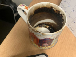 Этих ужасных работников стоило оставить на удаленке. Подборка курьезных фото