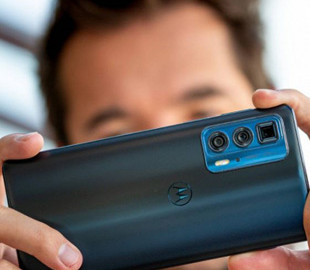 Опубликован список смартфонов Motorola, которые получат Android 12
