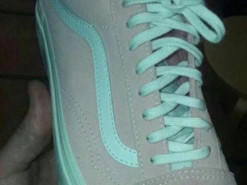 Оптическая иллюзия: в сети спорят из-за цвета кед на фото