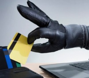 У жінки шахраї зняли з картки всі заощадження