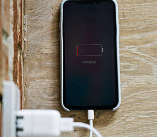 Що робити, якщо смартфон розряджається вночі або в режимі очікування