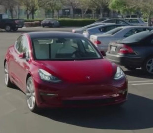 Tesla может лишиться права выпускать электромобили из-за проблем с описанием автопилота