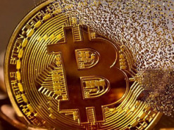 Цена биткоина упала ниже $8000. Капитализация рынка снизилась на 10%