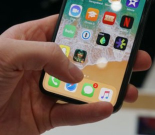 iPhone X тормозит при 10% заряда. У вас тоже?