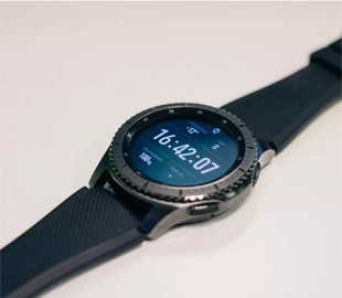 YouTube Music оказался заблокирован на старых часах Samsung Galaxy